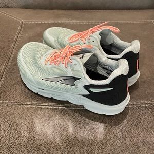 New w/out box Altra Torin 5.0 sz 9.5